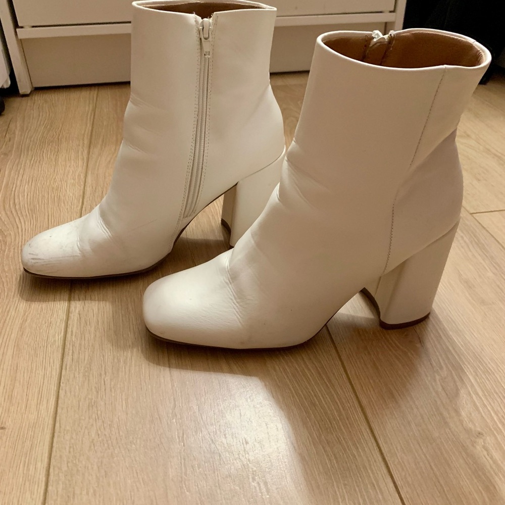 Elegant White Ankle Go-Go Boots